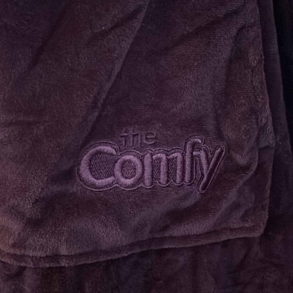 The Comfy Wearable Sherpa Blanket Hoodie in Burgdony red - Picture 2 of 6